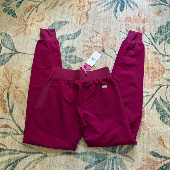 FIGS Boston Slim Tall Jogger Scrub Pant - Picture 5 of 6